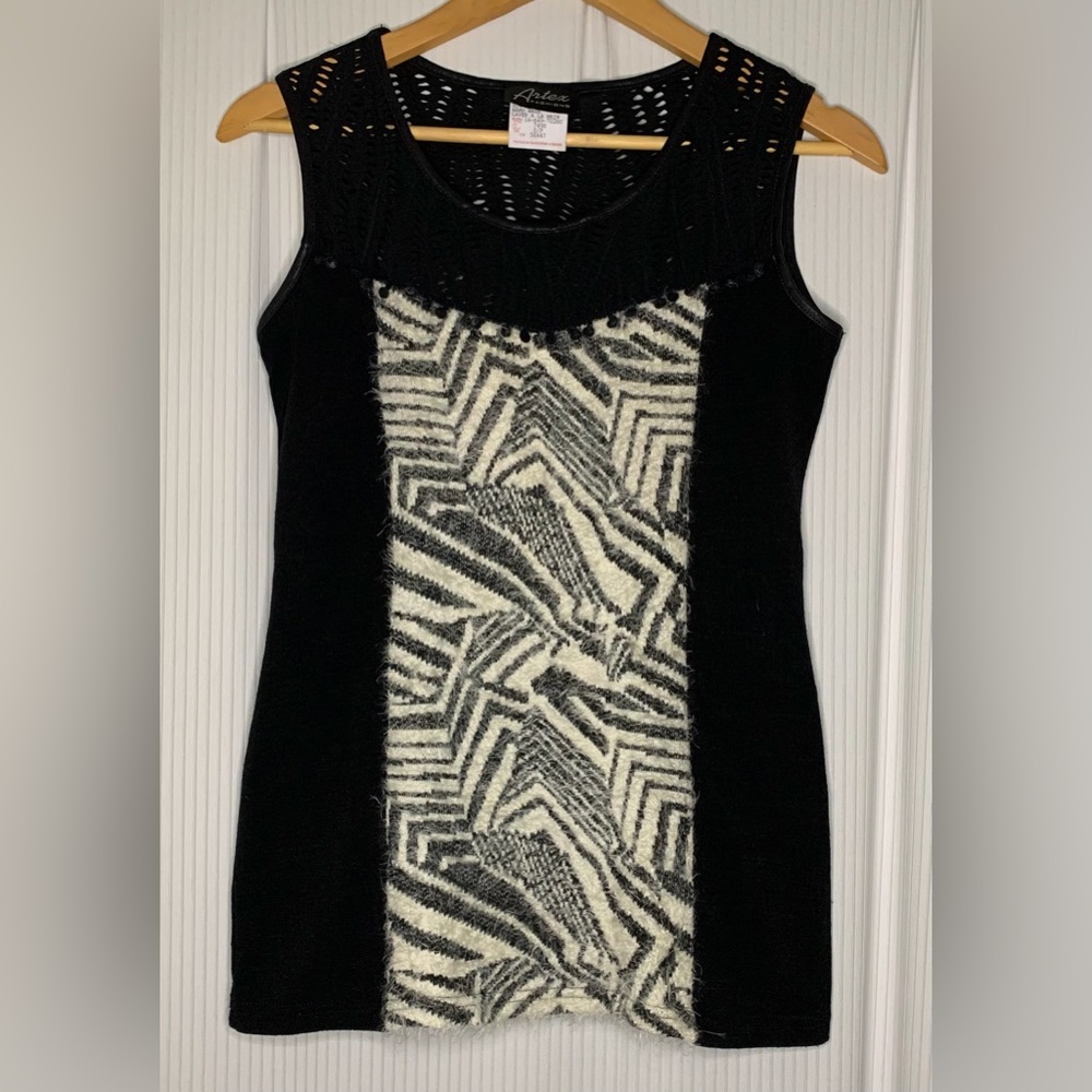 Artex - Black And White Sleeveless Knit Top / Tank Top - Small